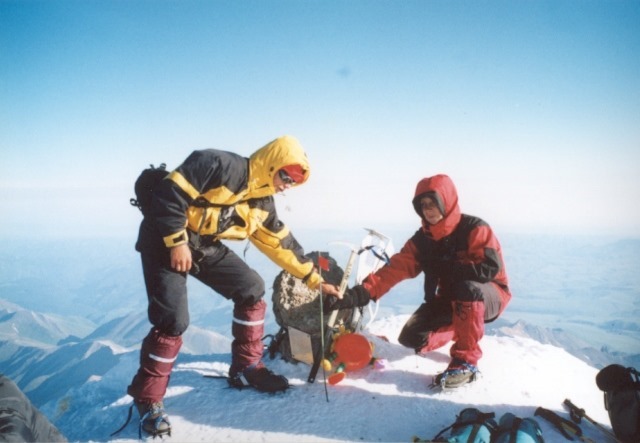 Kaja ning Leivo 5642m kõrgusel - Elbruse tipus (640x443)